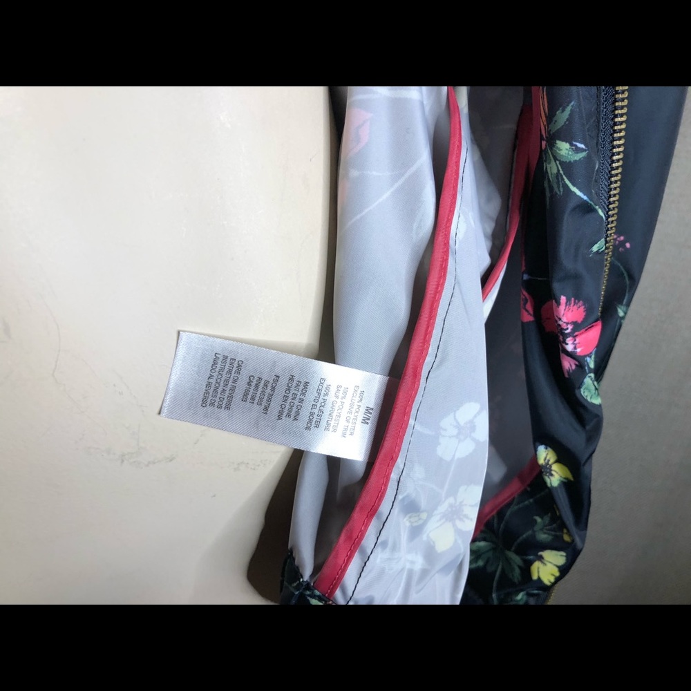 Signature Weekend windbreaker/Rainjacket - Picture 5 of 8